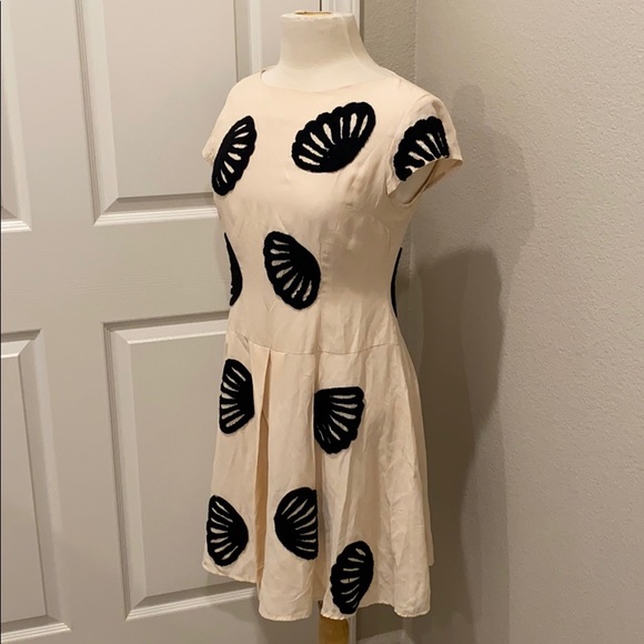 SOLD Anthropologie cream black seashell dress - Picture 2 of 6